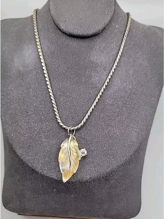 Unbranded Jewelry - Vintage Lucite Leaf Pendant Necklace Aurora Borealis Rhinestone 17" Silver Tone
